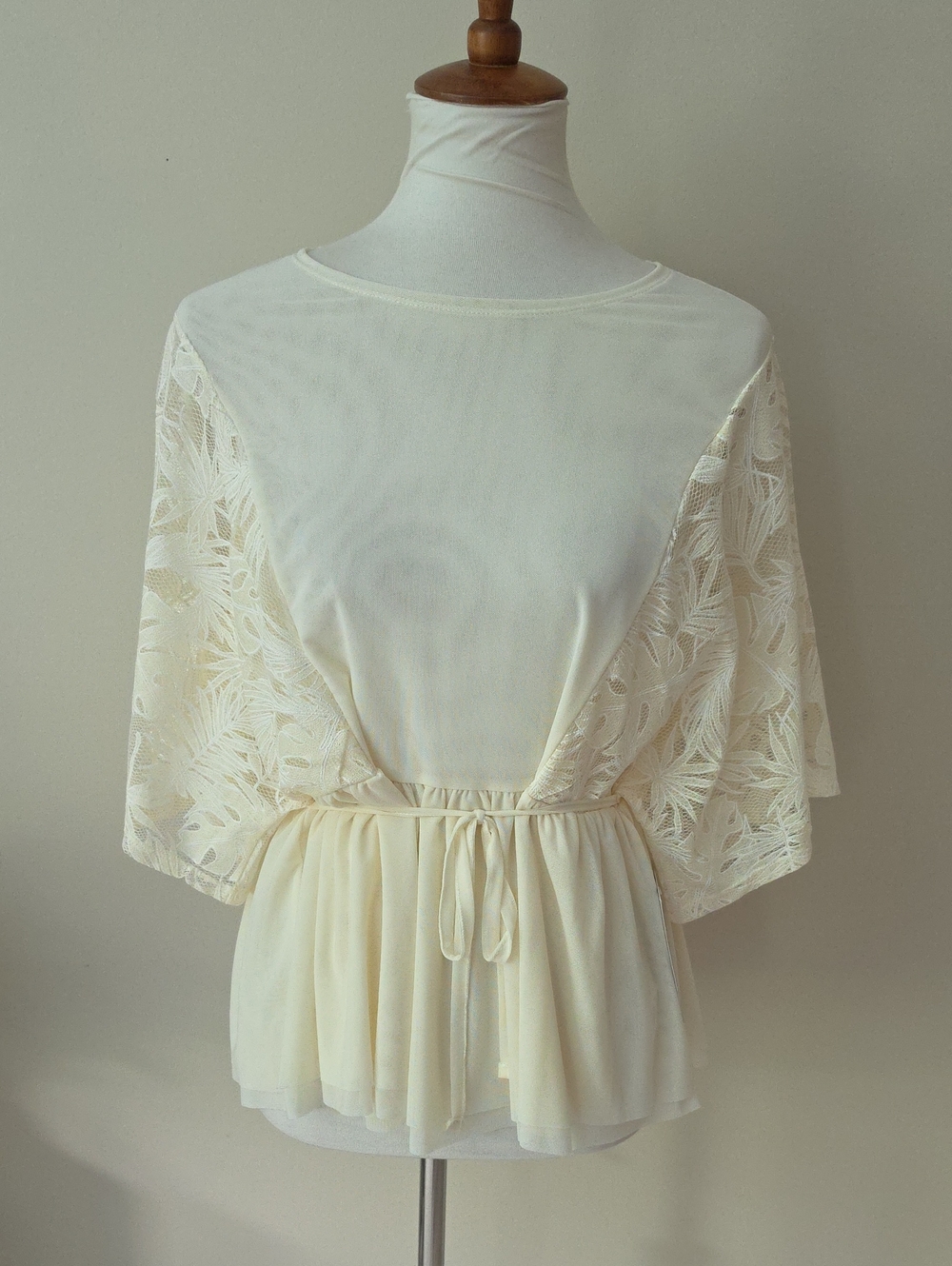 Calligraphie Women’s Cream Lace Sleeve Peplum Top Brand New